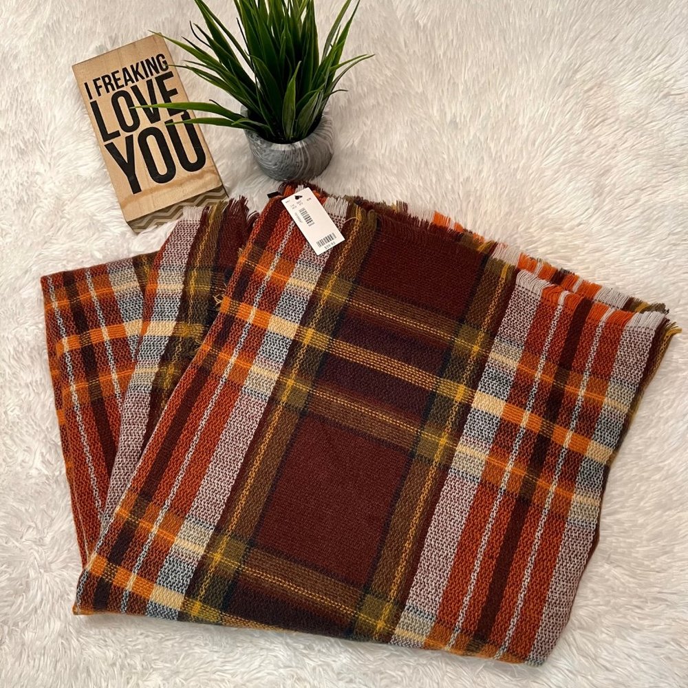 🎉HP🎉The Limited Plaid Blanket Scarf/Wrap/Shawl - Picture 2 of 3